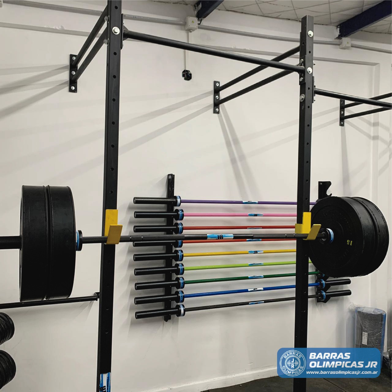 1 barra de 15kgs x 2.00mts + 30kgs de discos + 1 par de topes – PROMO Nº51